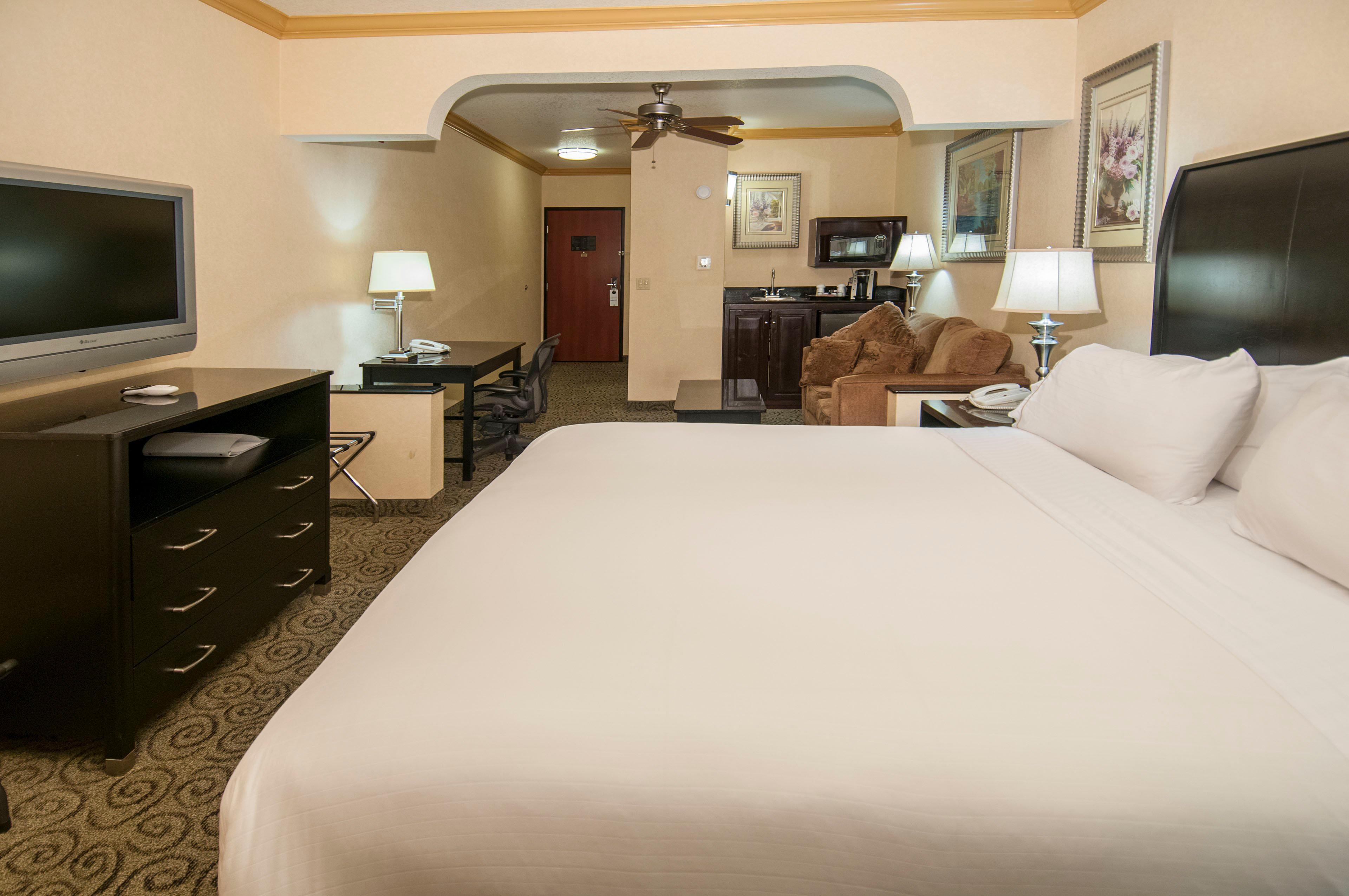 Holiday Inn Express & Suites Bakersfield Central By Ihg Eksteriør billede