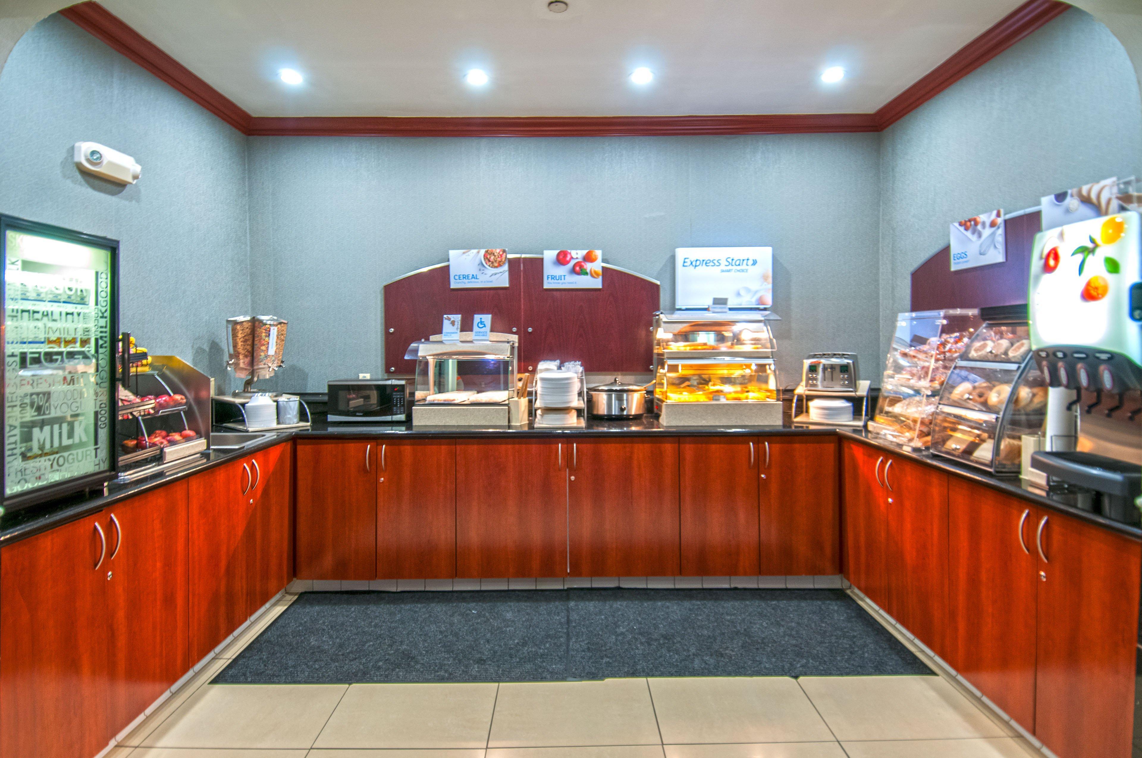 Holiday Inn Express & Suites Bakersfield Central By Ihg Eksteriør billede