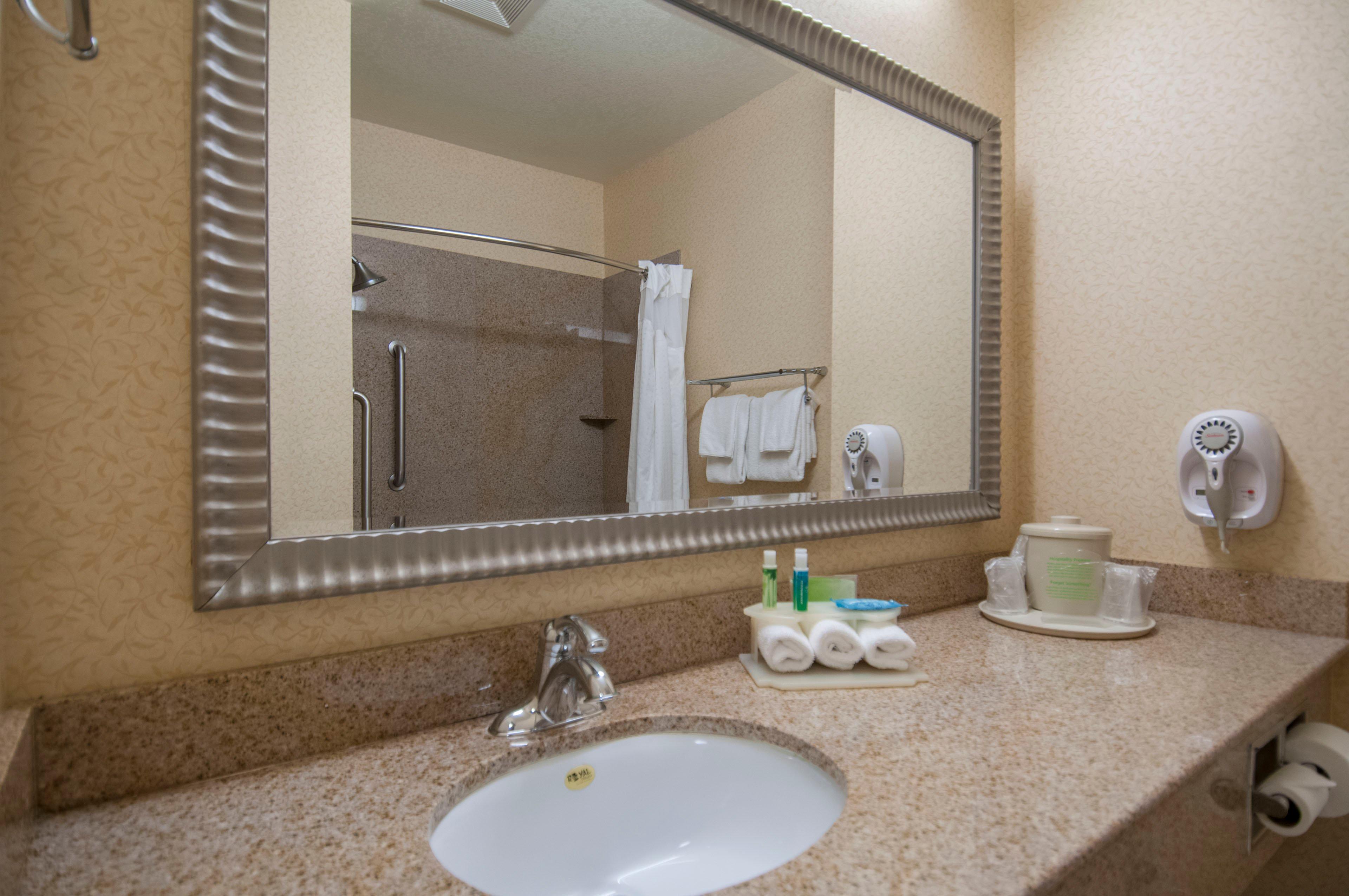 Holiday Inn Express & Suites Bakersfield Central By Ihg Eksteriør billede