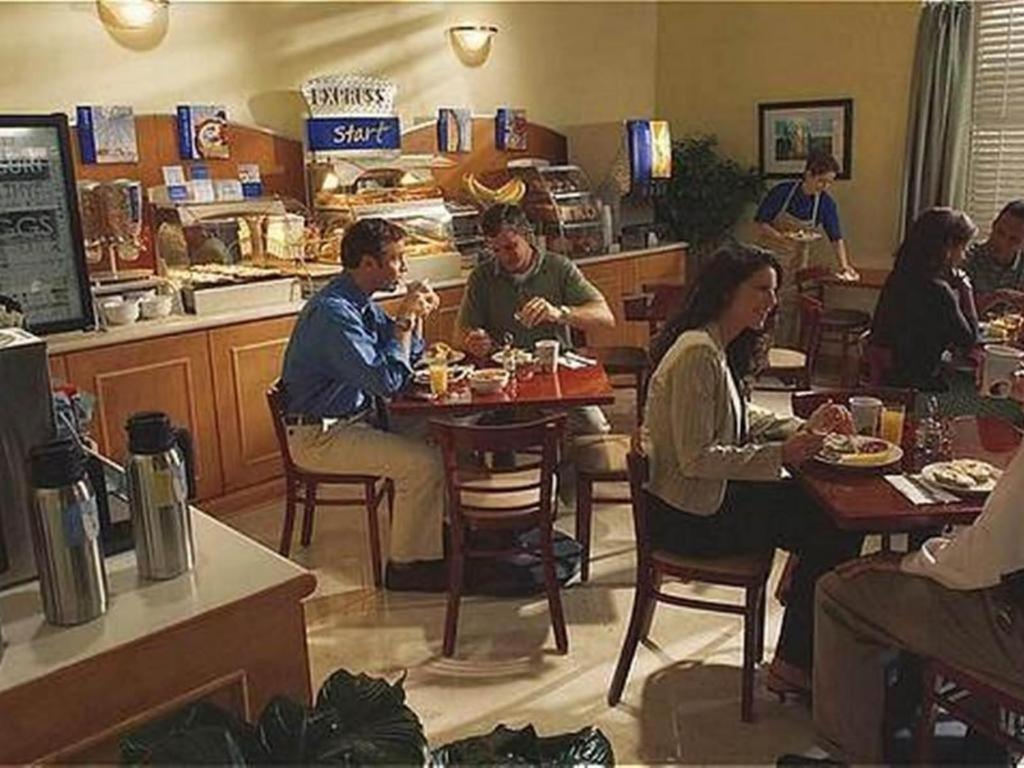 Holiday Inn Express & Suites Bakersfield Central By Ihg Eksteriør billede