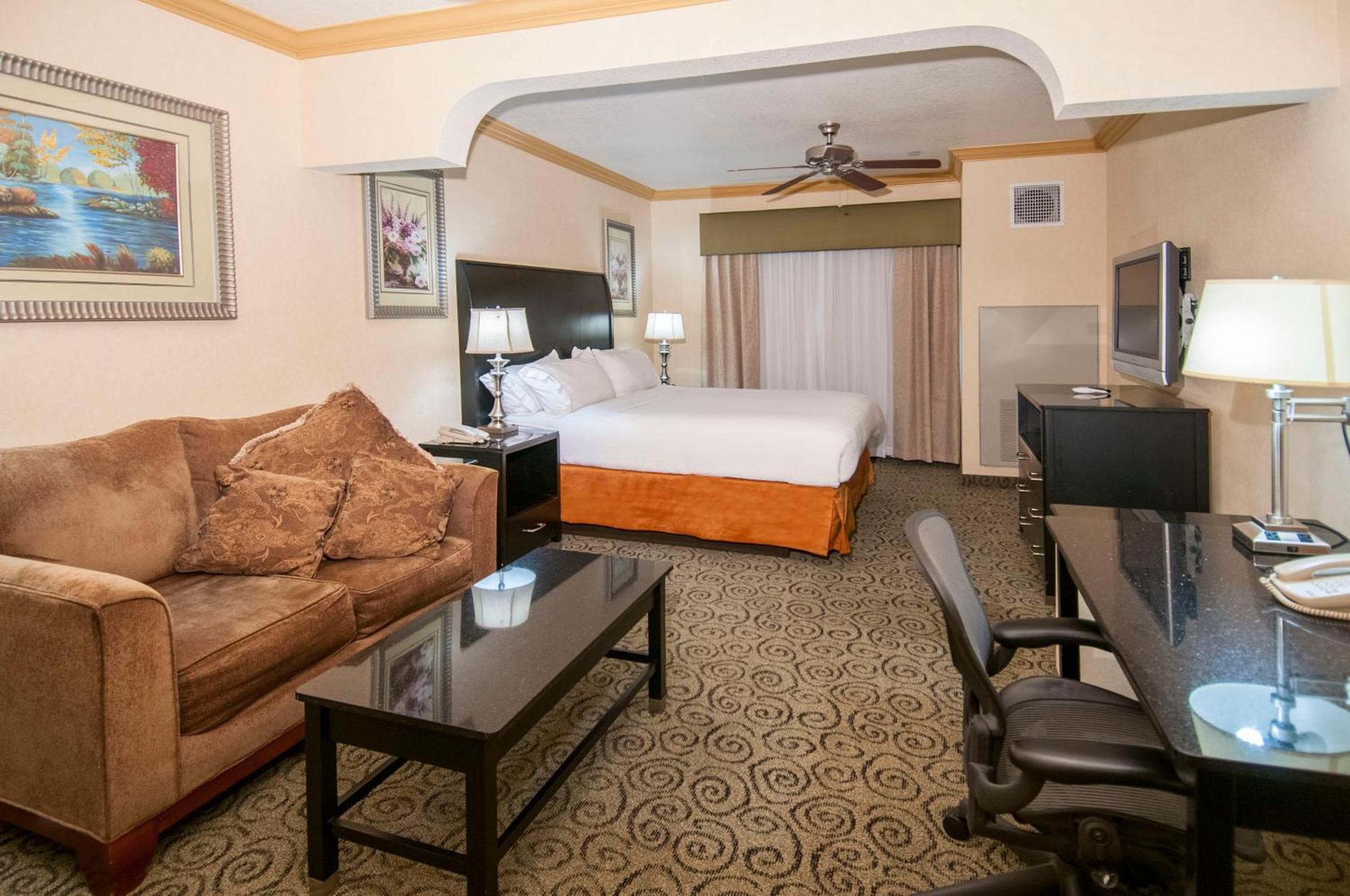 Holiday Inn Express & Suites Bakersfield Central By Ihg Eksteriør billede
