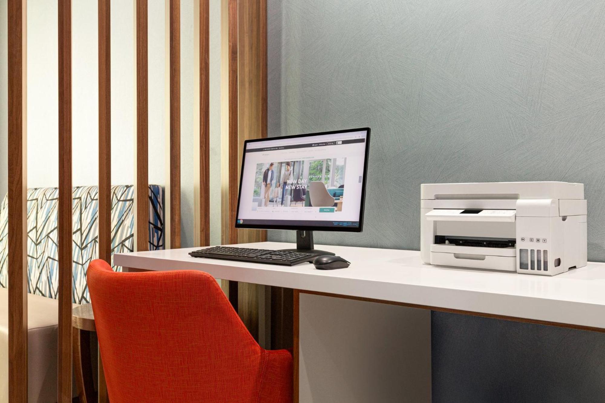 Holiday Inn Express & Suites Bakersfield Central By Ihg Eksteriør billede