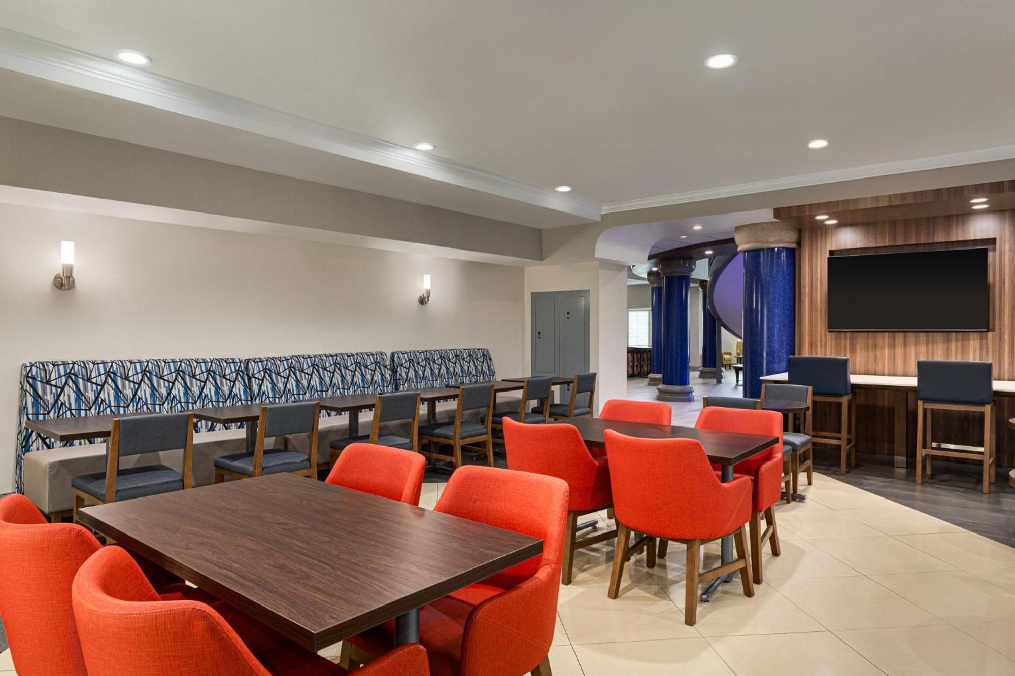 Holiday Inn Express & Suites Bakersfield Central By Ihg Eksteriør billede
