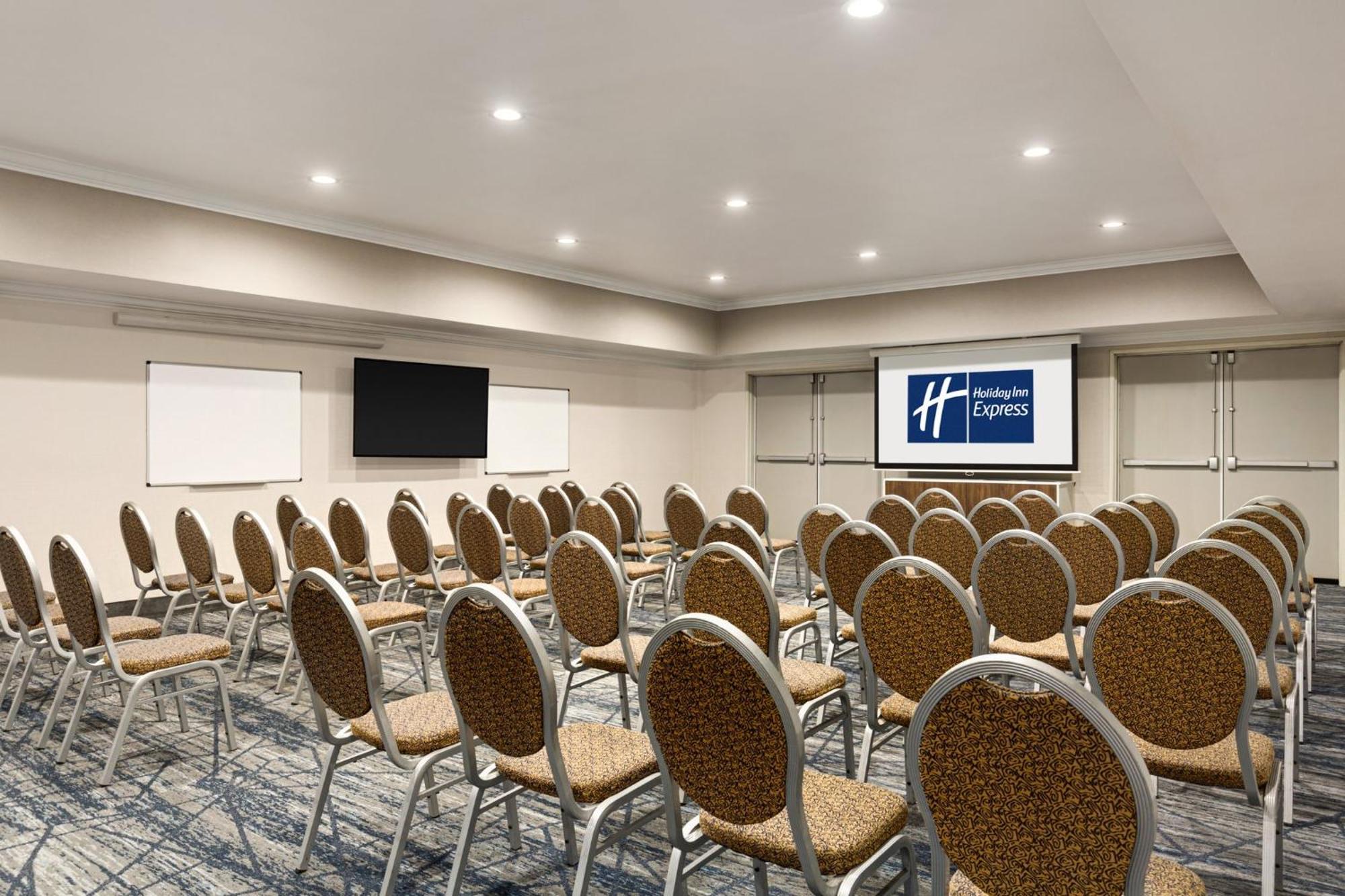 Holiday Inn Express & Suites Bakersfield Central By Ihg Eksteriør billede