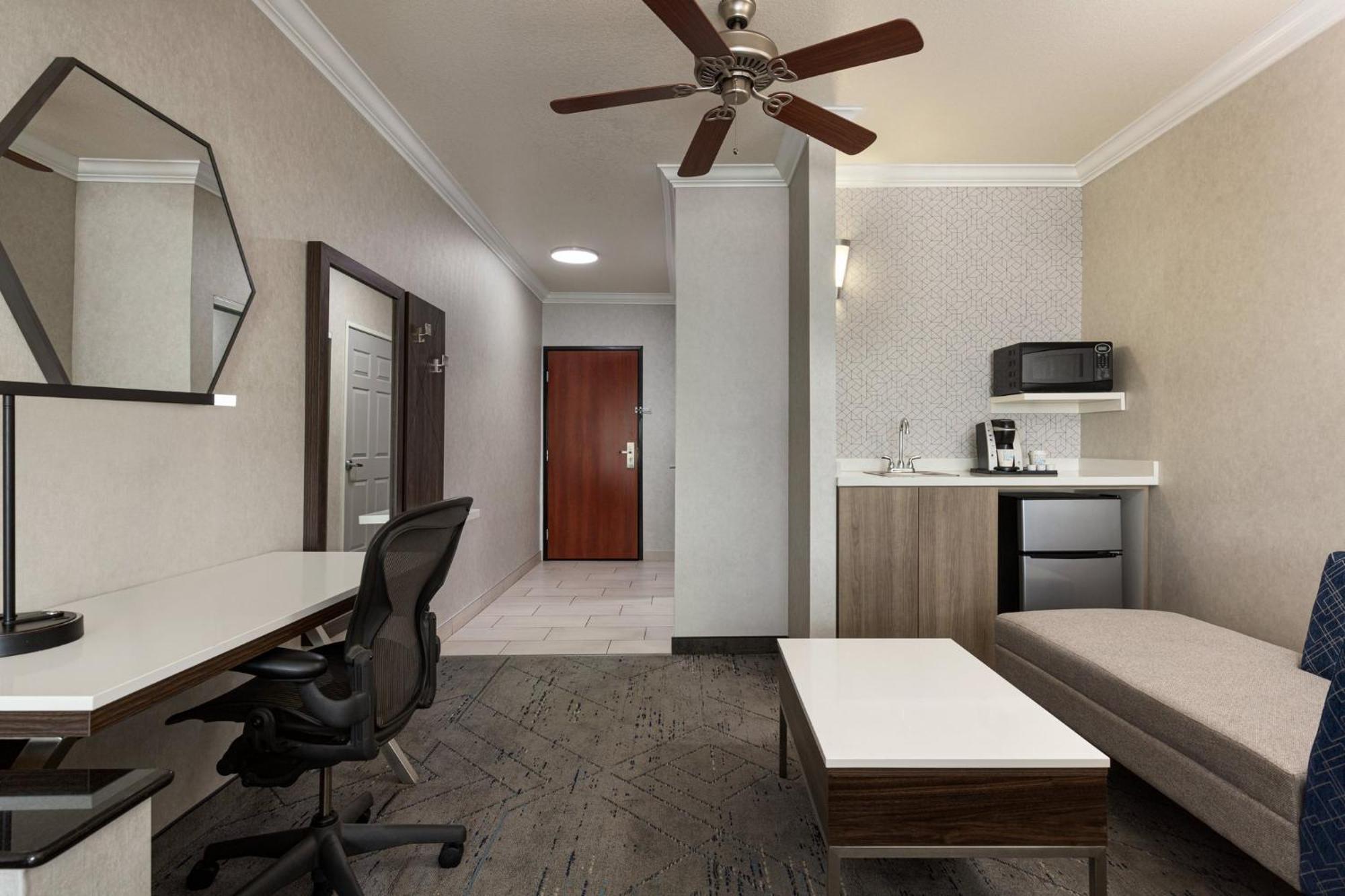 Holiday Inn Express & Suites Bakersfield Central By Ihg Eksteriør billede