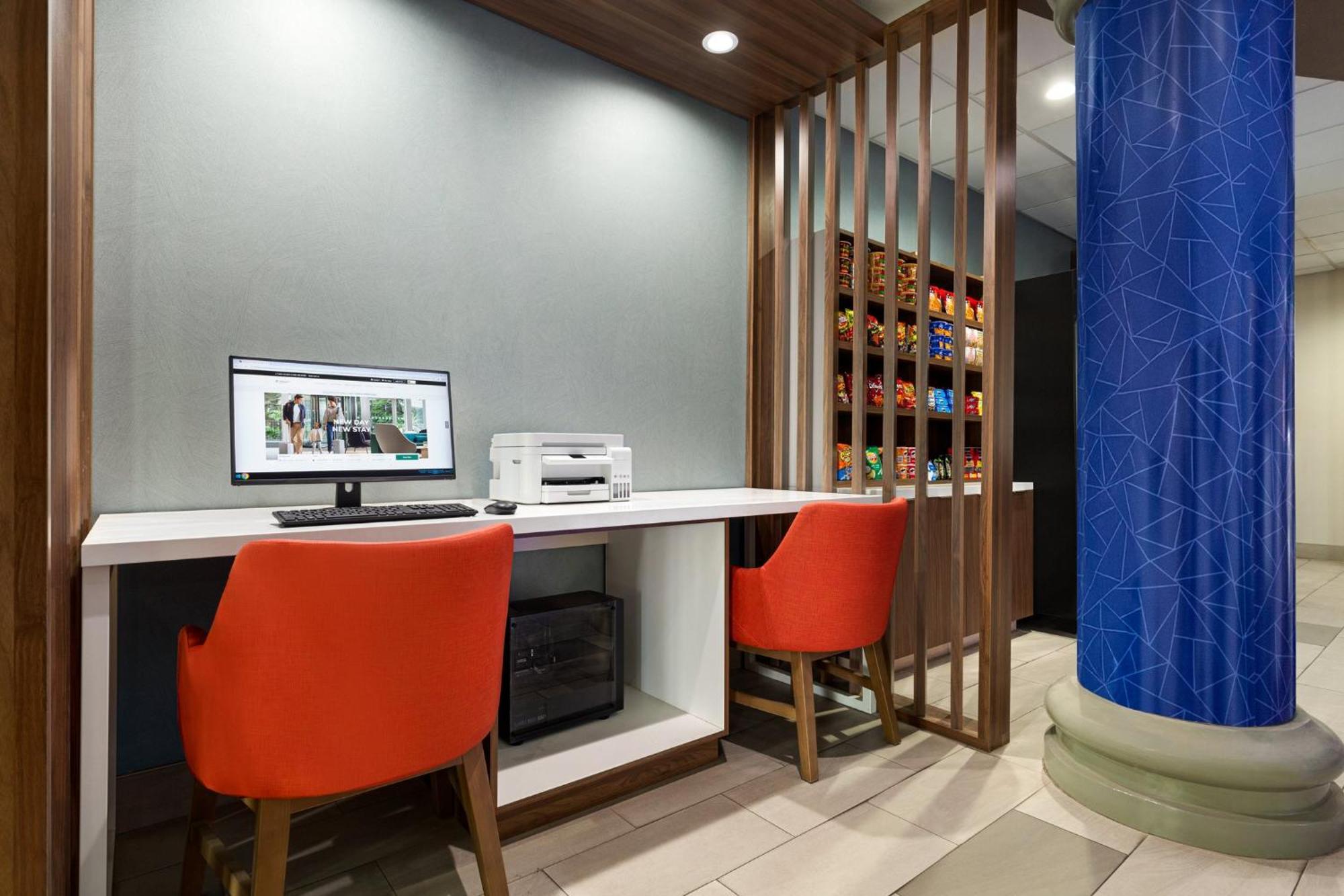 Holiday Inn Express & Suites Bakersfield Central By Ihg Eksteriør billede