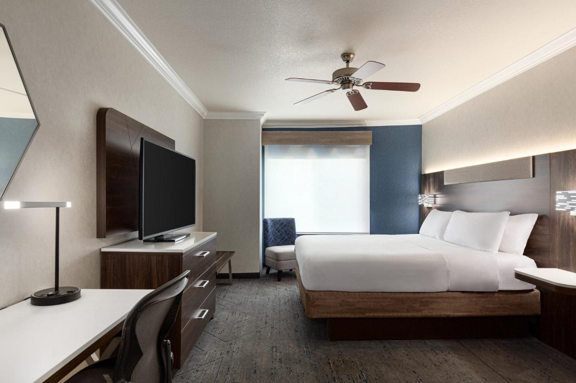 Holiday Inn Express & Suites Bakersfield Central By Ihg Eksteriør billede