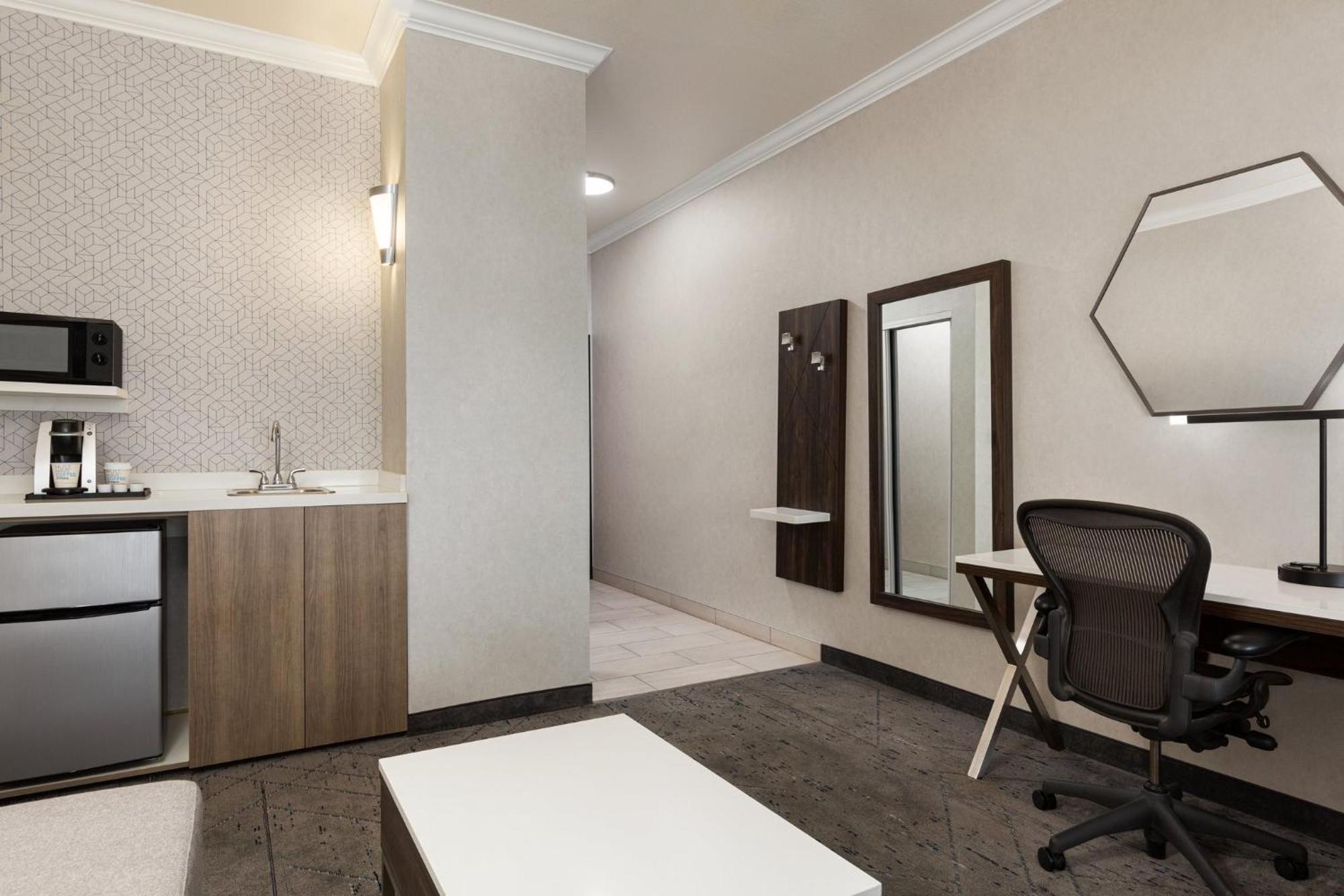 Holiday Inn Express & Suites Bakersfield Central By Ihg Eksteriør billede