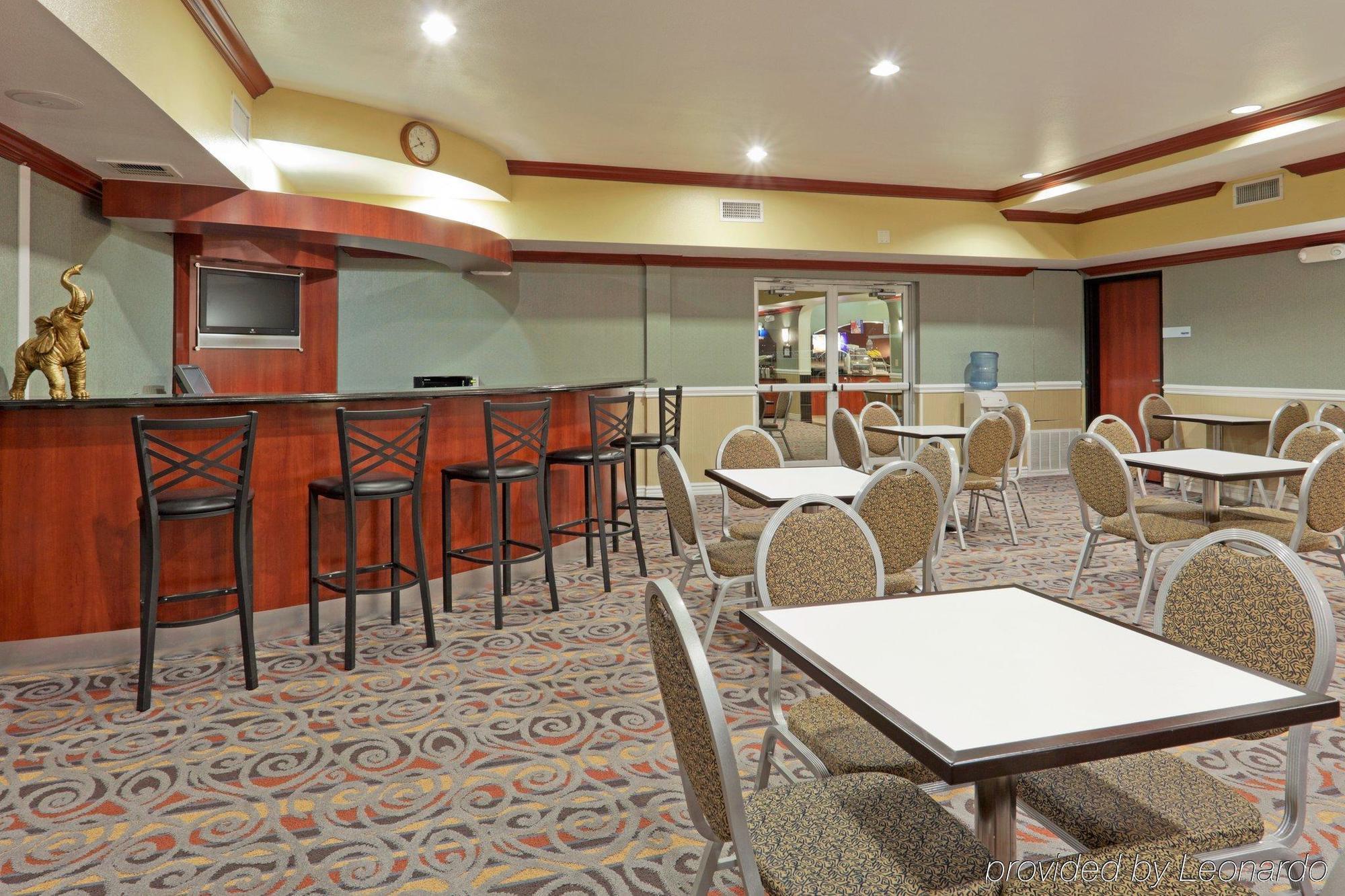 Holiday Inn Express & Suites Bakersfield Central By Ihg Restaurant billede