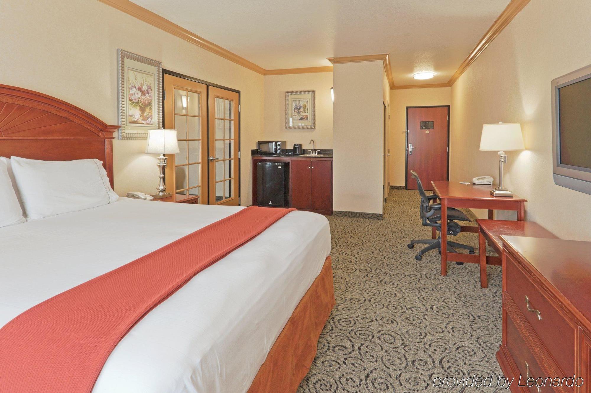Holiday Inn Express & Suites Bakersfield Central By Ihg Værelse billede