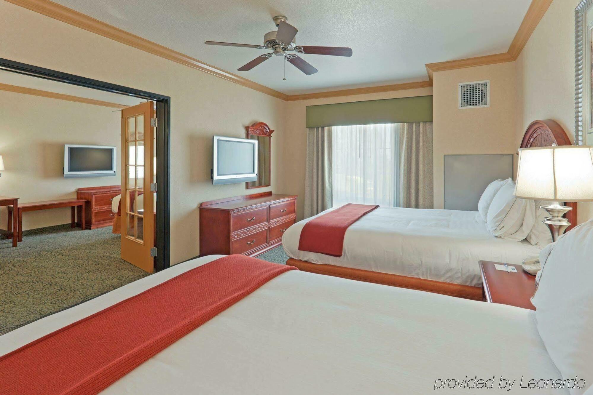 Holiday Inn Express & Suites Bakersfield Central Værelse billede
